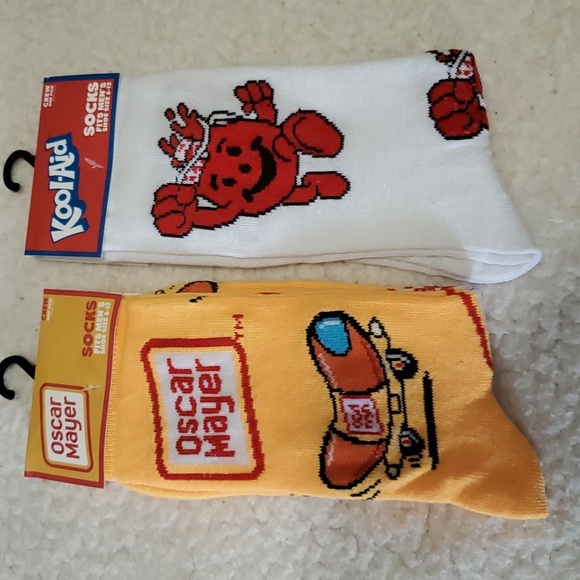 Beautiful 4pc nostalgic socks - Picture 4 of 4